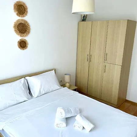 Budget First Sea Line Apt. Flora Apartament