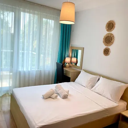 Budget First Sea Line Apt. Flora Apartament *