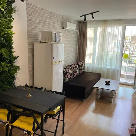 Budget First Sea Line Apt. Flora Apartament