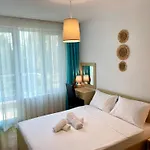 Budget First Sea Line Apt. Flora Apartment