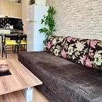Budget First Sea Line Apt. Flora *