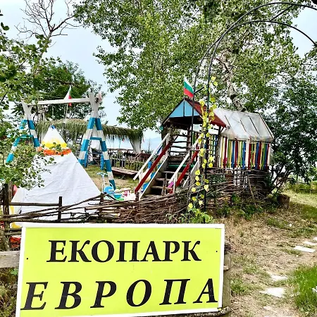 First Sea Line Flora, Next To The Апартамент
