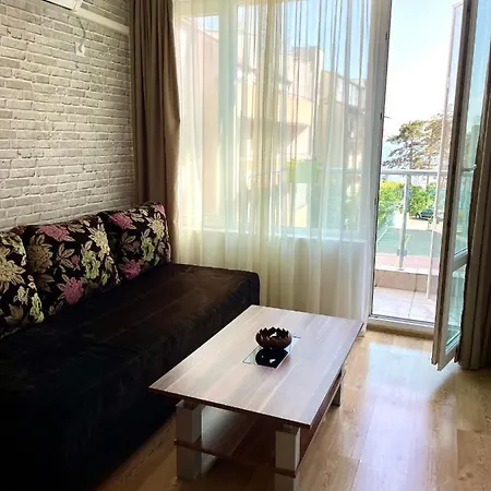 Budget First Sea Line Apt. Flora