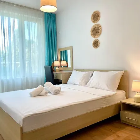 Апартамент First Sea Line Flora, Next To The