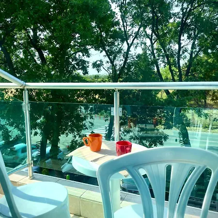 아파트 Budget First Sea Line Apt. Flora 포마리