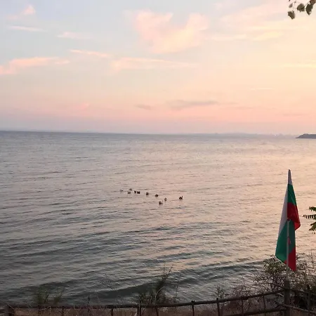 Апартамент First Sea Line Flora, Next To The