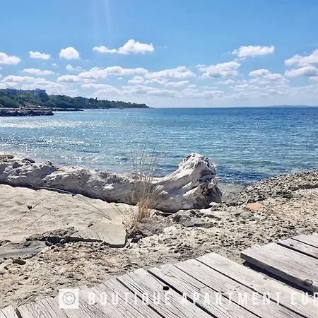 Апартамент First Sea Line Flora, Next To The
