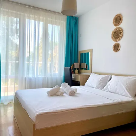 Апартамент First Sea Line Flora, Next To The
