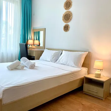 Budget First Sea Line Apt. Flora 아파트