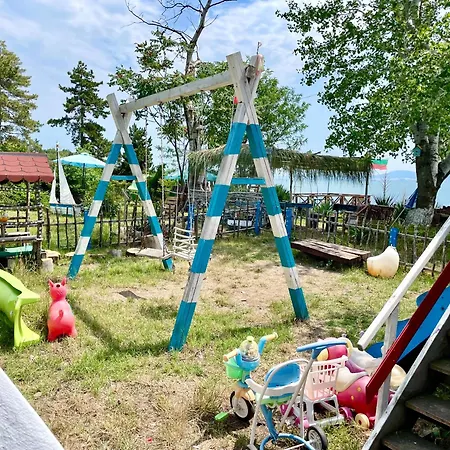 Budget First Sea Line Apt. Flora 아파트 포마리