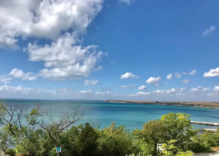 Budget First Sea Line Apt. Flora Pomorie