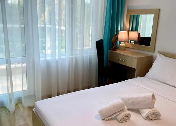 Budget First Sea Line Apt. Flora