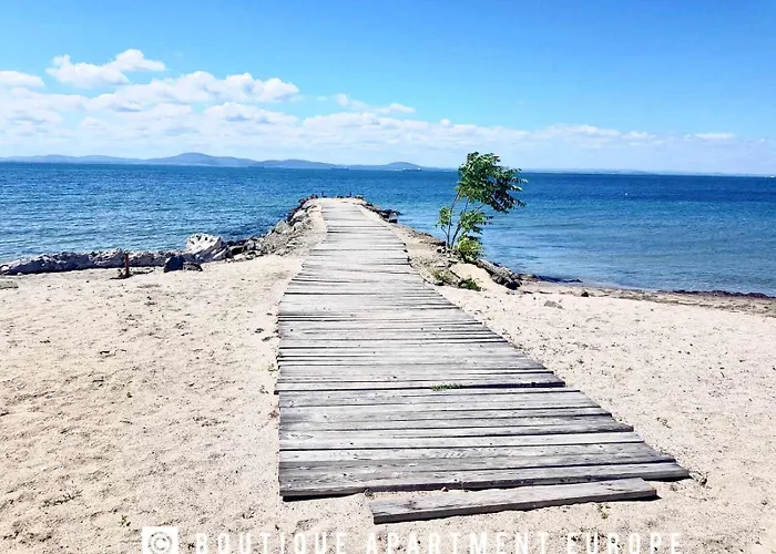 Budget First Sea Line Apt. Flora Pomorie